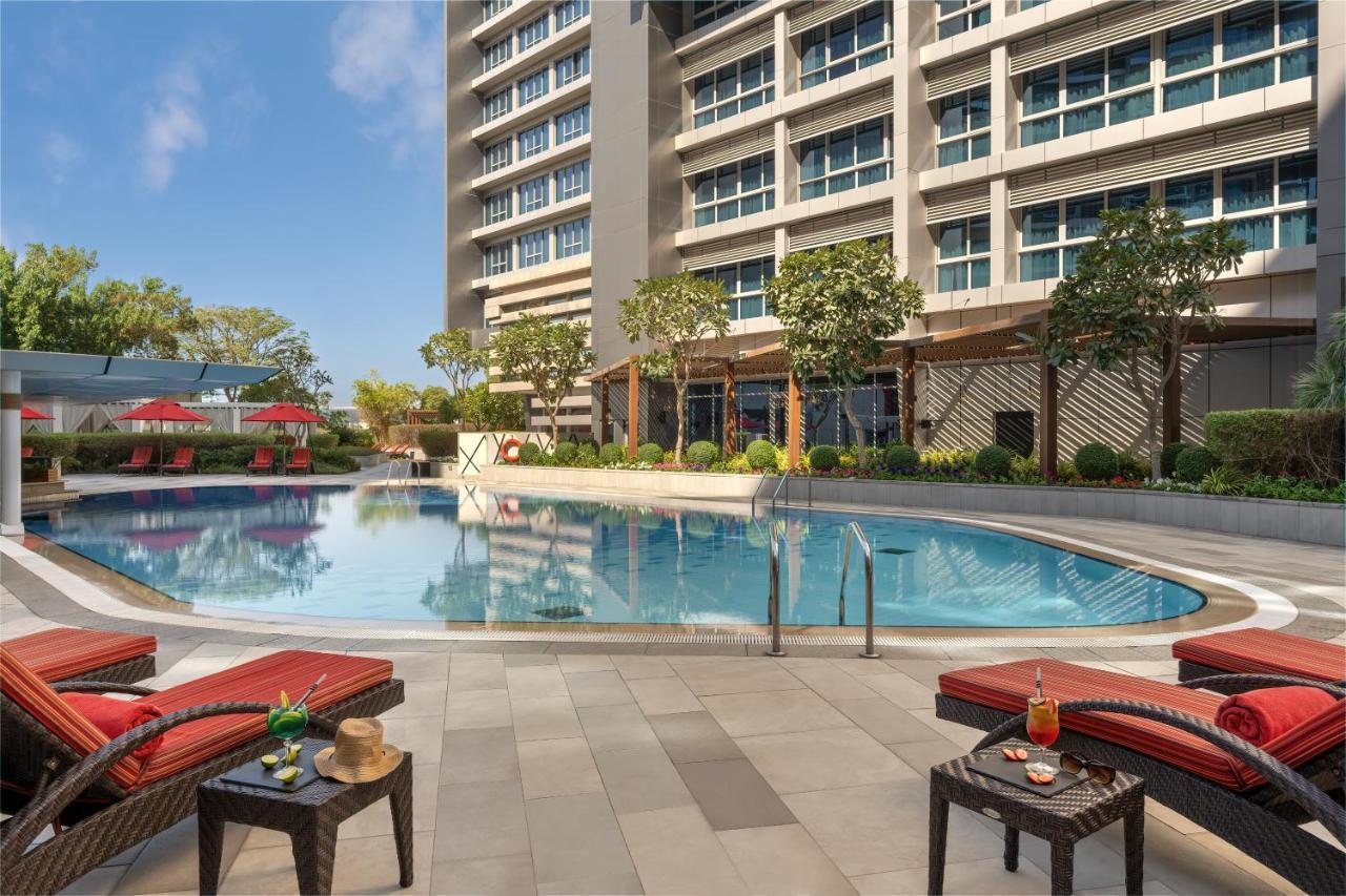 Park Rotana Abu Dhabi Hotel Exterior photo The pool at the hotel