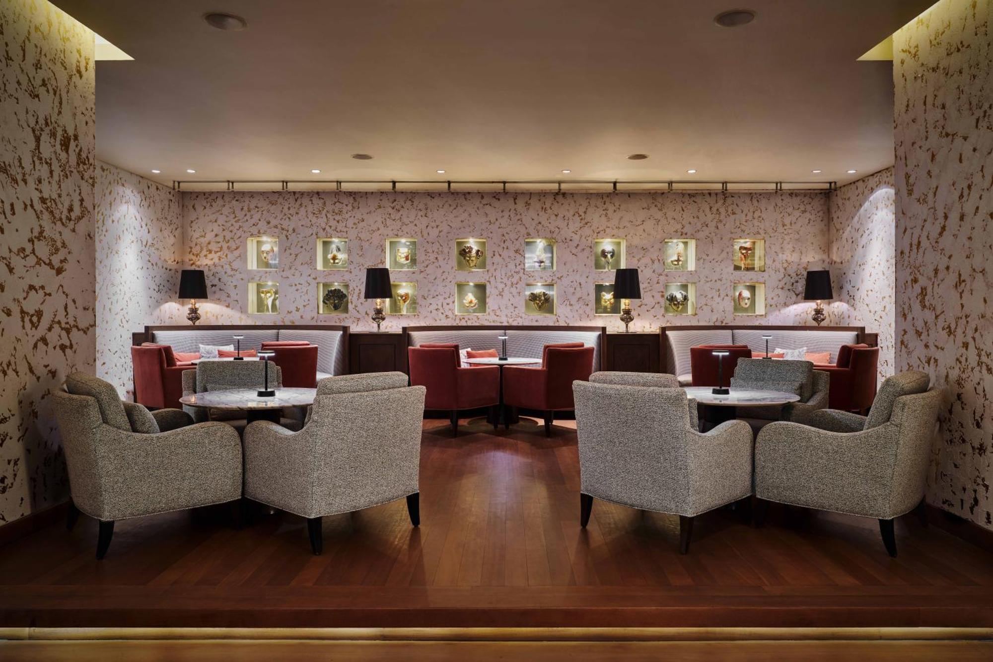 Park Rotana Abu Dhabi Hotel Exterior photo The Lounge at the airport
