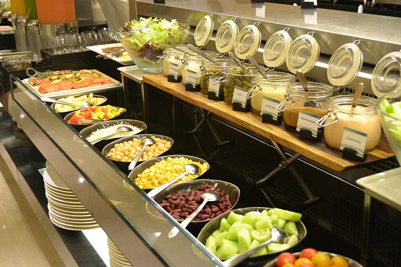 Park Rotana Abu Dhabi Hotel Exterior photo A salad bar